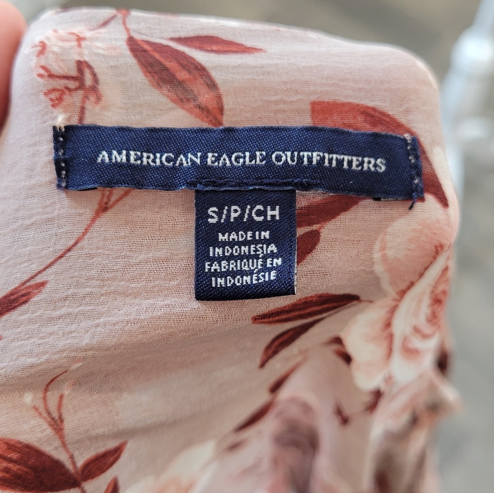 American Eagle floral Smocked blouse small blush long sleeved - Picture 8 of 8